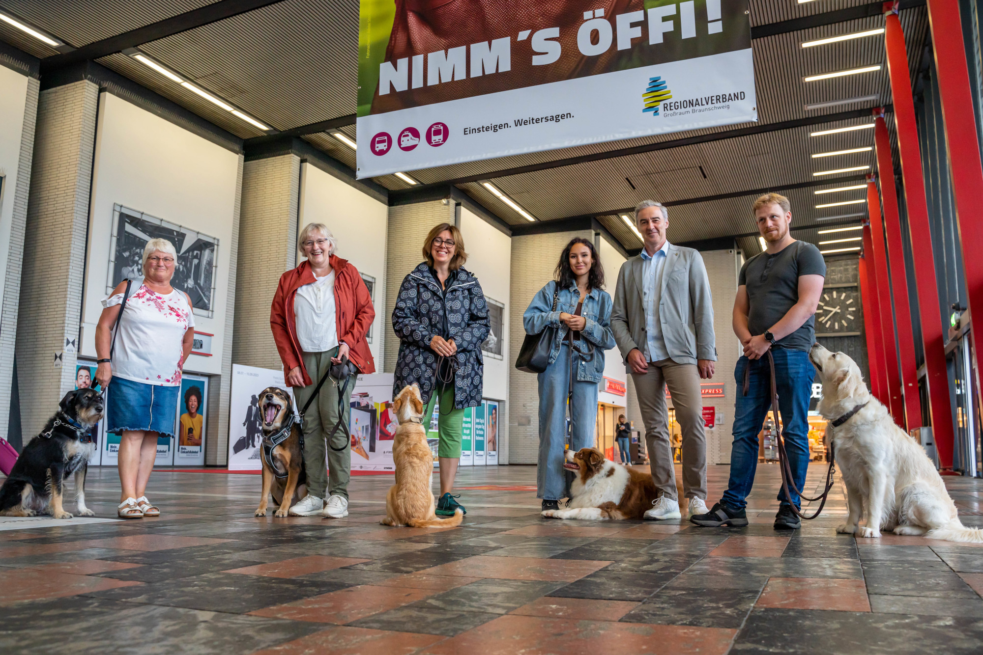 Hunde im Zug - Nimm's Öffi 1 © Regionalverband Großraum Braunschweig